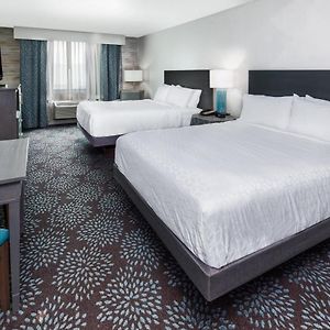 Queen Room Two Queen Beds Pool Side